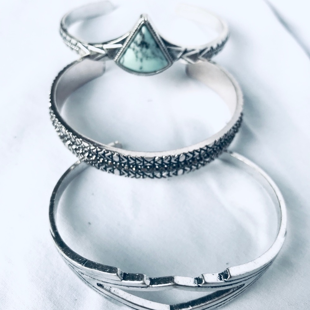 Bracelets - Picture 2 of 5